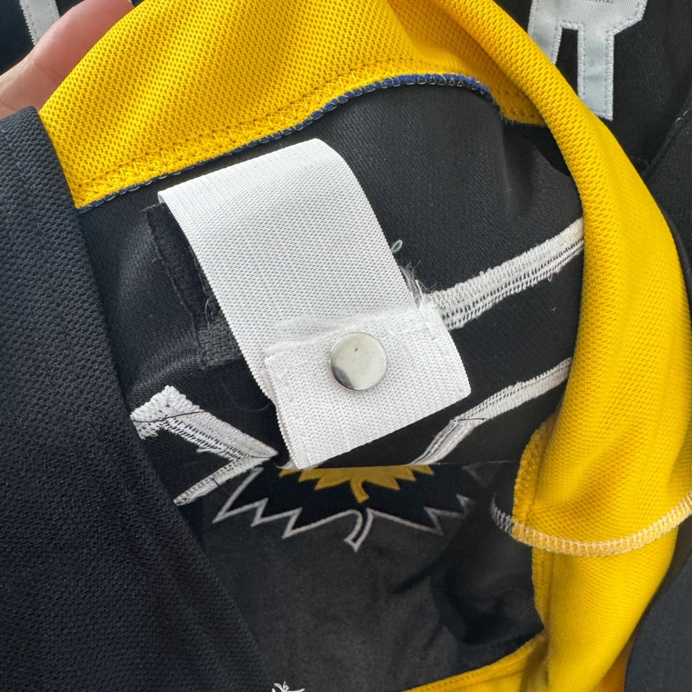 NEW Toronto Maple Leafs Tucker Jersey 16 Jersey Size 52 - Picture 11 of 13